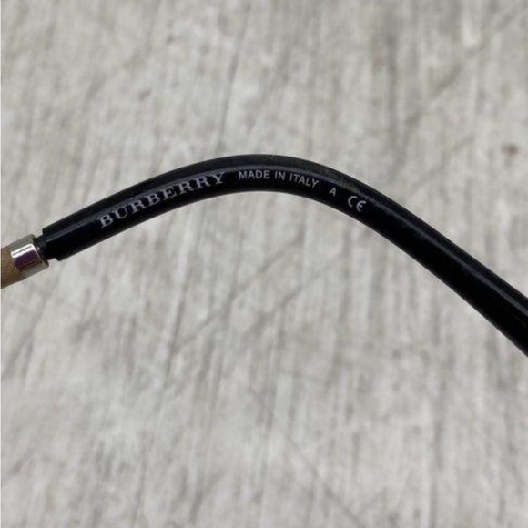 Burberry Black Oversized Sunglasses - Picture 5 of 5